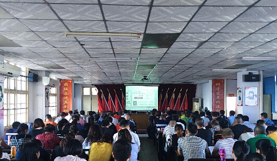 图为螺阳镇党员干部参加全面从严治党党纪法规宣讲会